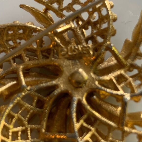 Vintage Lisner Gold-Tone Floral sunburst Brooch – Mid-Century Statement Pin 2.5” - Picture 3 of 8